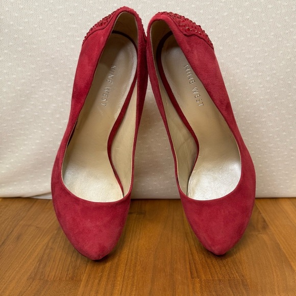 Nine West Ruby‑Red Suede Heels – Size 7M – Rhinestone Detail - Picture 8 of 9